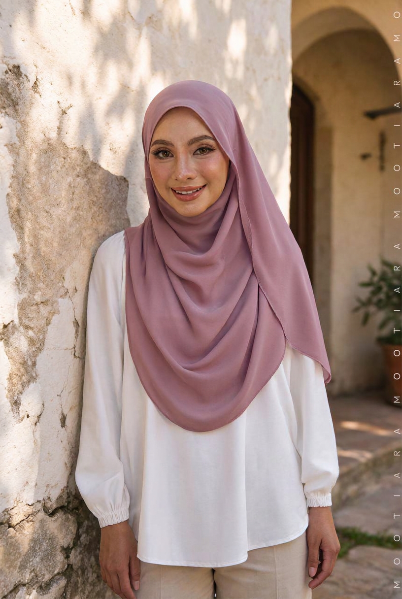 Mootiara Facebook ad: PROMO PAYDAY SALE BUY 3 RM100 FREE POSTAGE