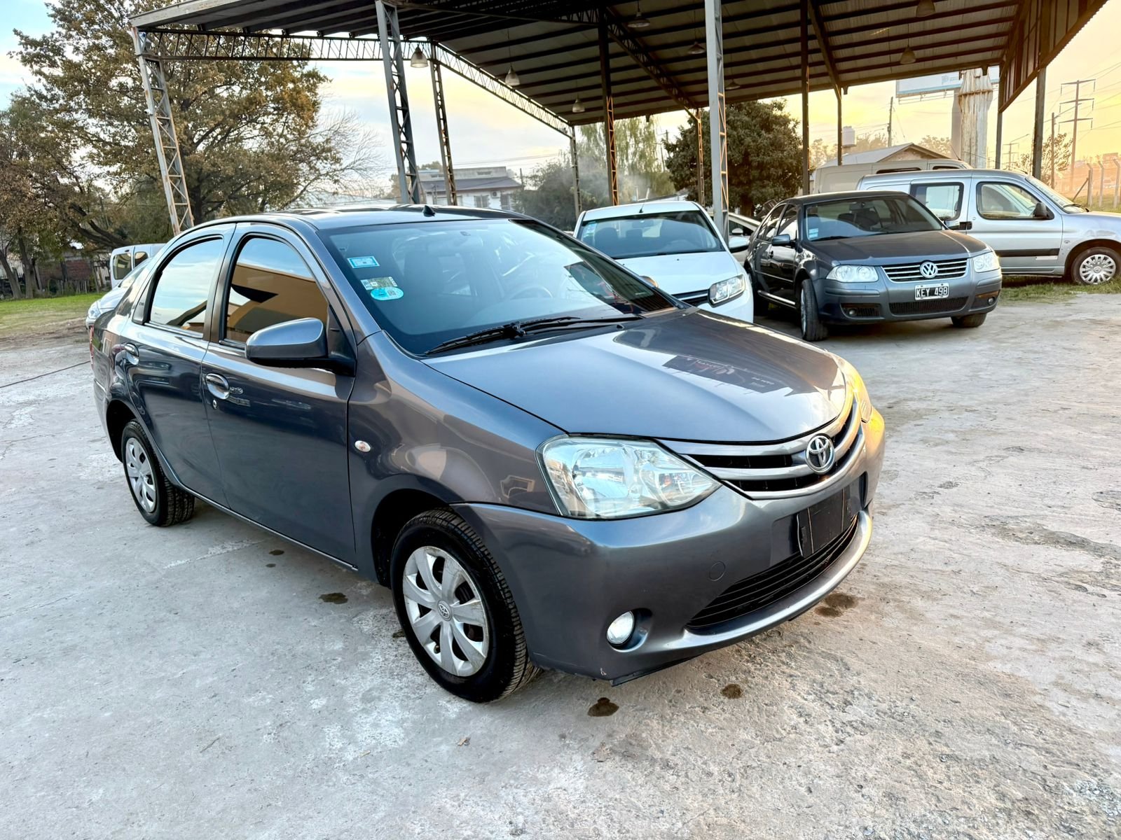 Juan Zuzzi Facebook ad: 2013 Toyota etios 1.5 xs c/gnc anticipo + cuotas