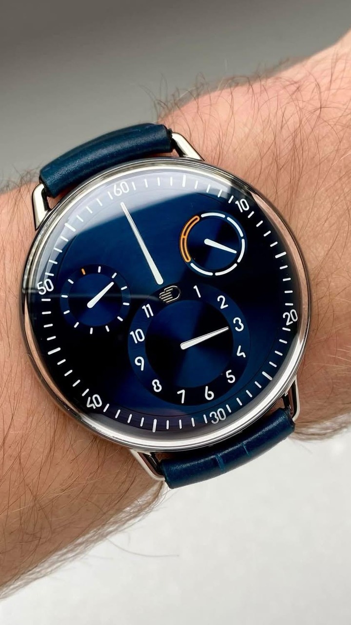 comendador_do_tempo Facebook ad: Ressence Type 1 Night Blue, A Revolução da…