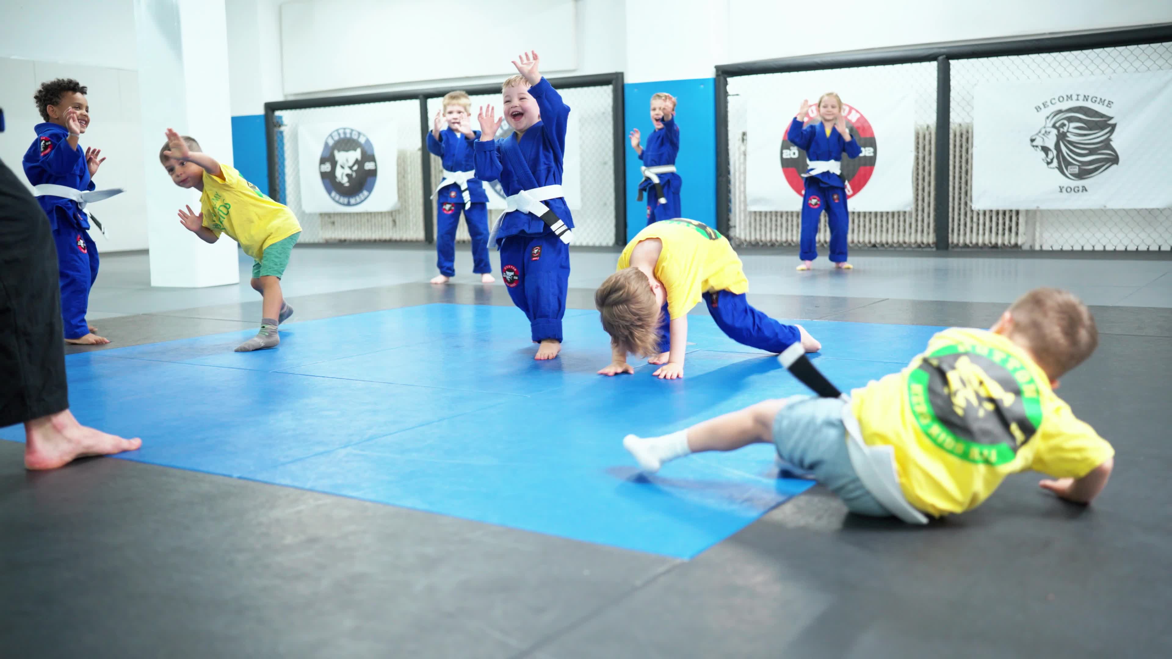 Hutton Academy Facebook ad: Selbstvertrauen & Bewegung für Kinder ab 3 Jahren!