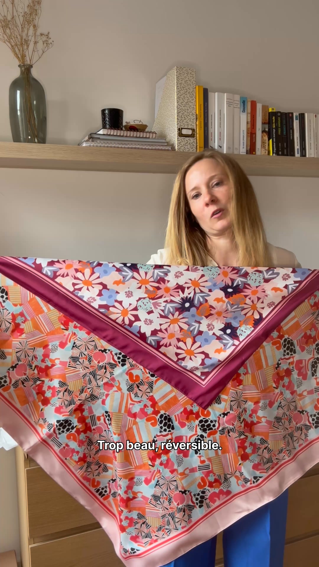 Jane & Co Facebook ad: Le foulard réversible