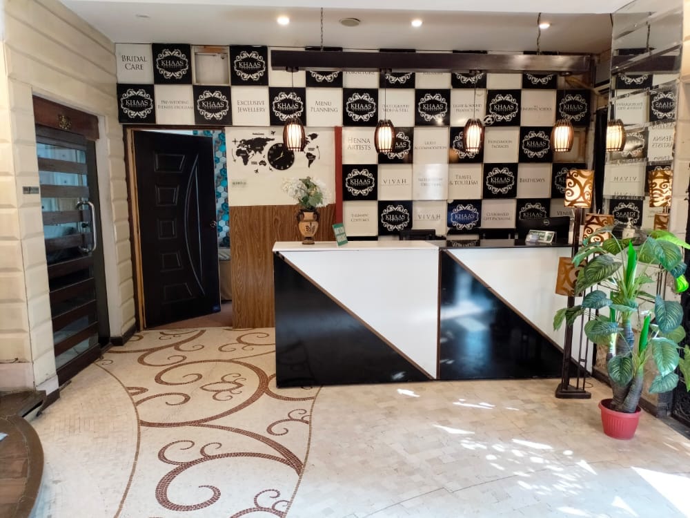 Gulbarga Continental Hotel in Lahore Facebook ad: Gulbarga continuator hotel in Lahore VIP hotel VIP…
