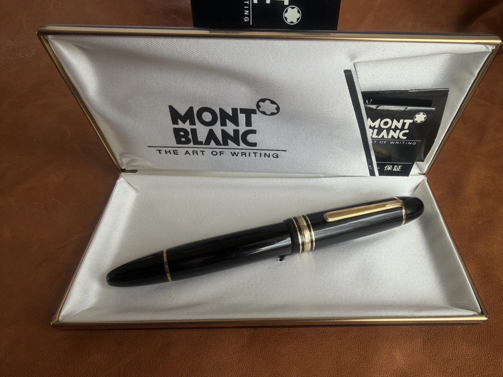 Montblanc Fans & Deals Facebook ad: Descontos especiais para os nossos fãs!