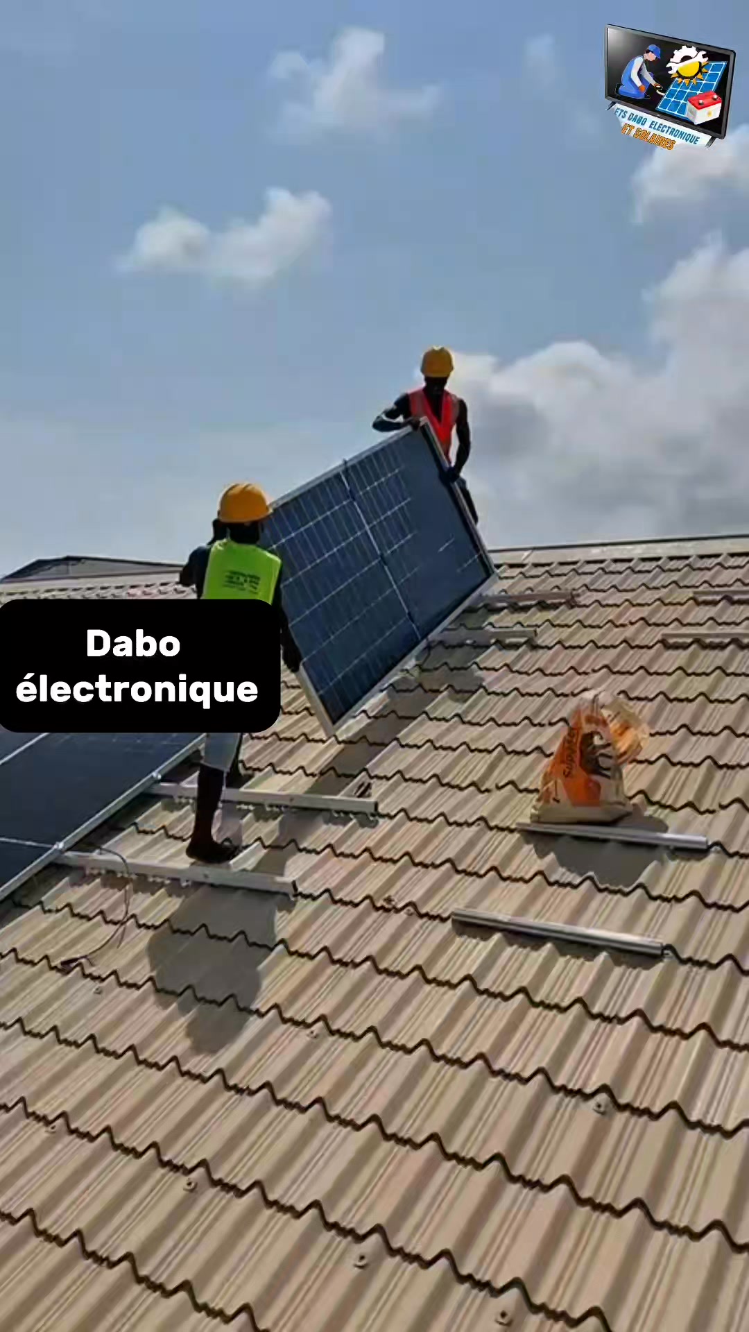 Dabo électronique Facebook ad: Trocs entre panneaux solaires 250w et 550w contactez…