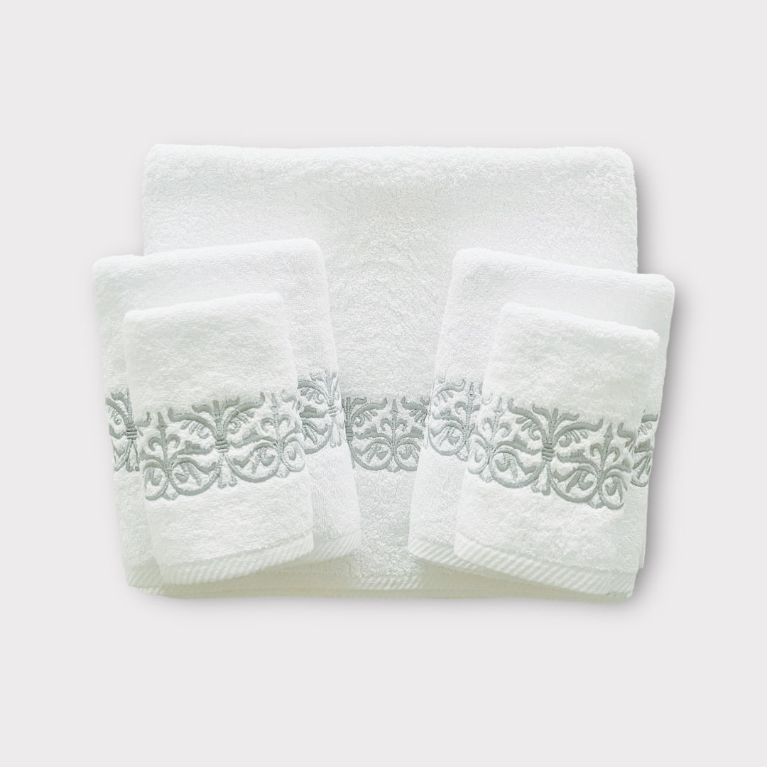 Needlesandthreadbyh Facebook ad: Offer on your first order