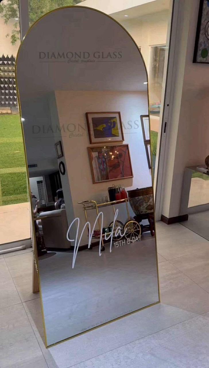 Diamond Glass Facebook ad: Espejos minimalistas ideales para tu hogar, negocio o…