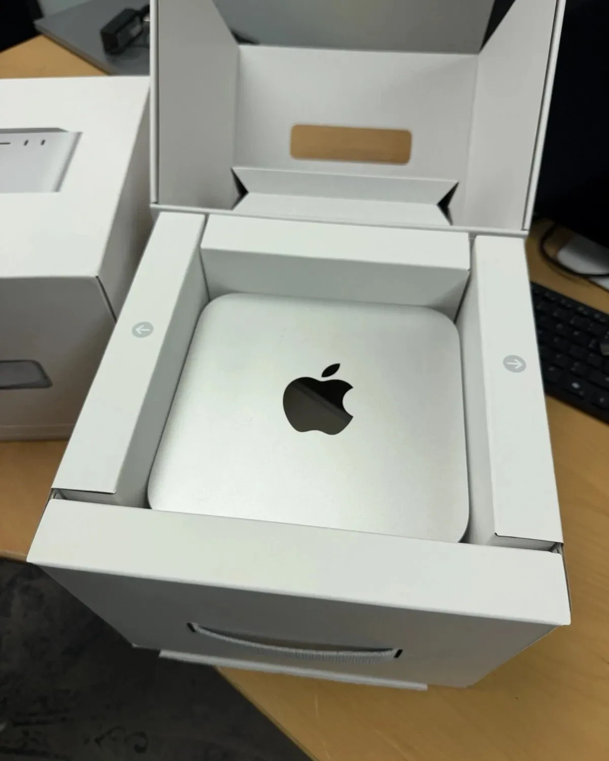 Alexander Nikolas Facebook ad: Mac Studio M3 Ultra - 512GB RAM - 8TB SSD - 32C 80G