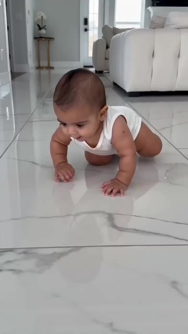 Instantliy Facebook ad: Baby Anti-slip Crawling Knee Pads