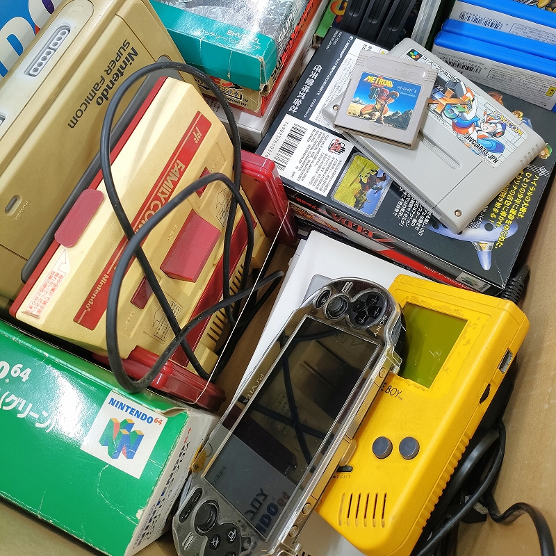 レトロゲーム買取・販売専門店レトログ Facebook ad: 世界で日本のレトロゲームがブームに!価格が高騰している今こそ売りどきです。放置している古いゲームに意外な値段がつくかも?