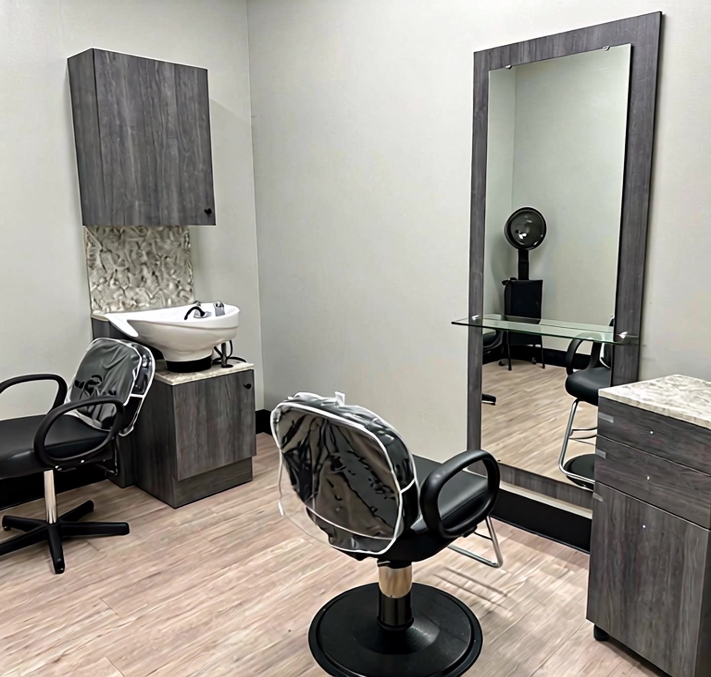 Salons by JC Downtown Franklin Facebook ad: 50% Off Rent for 8 Weeks
