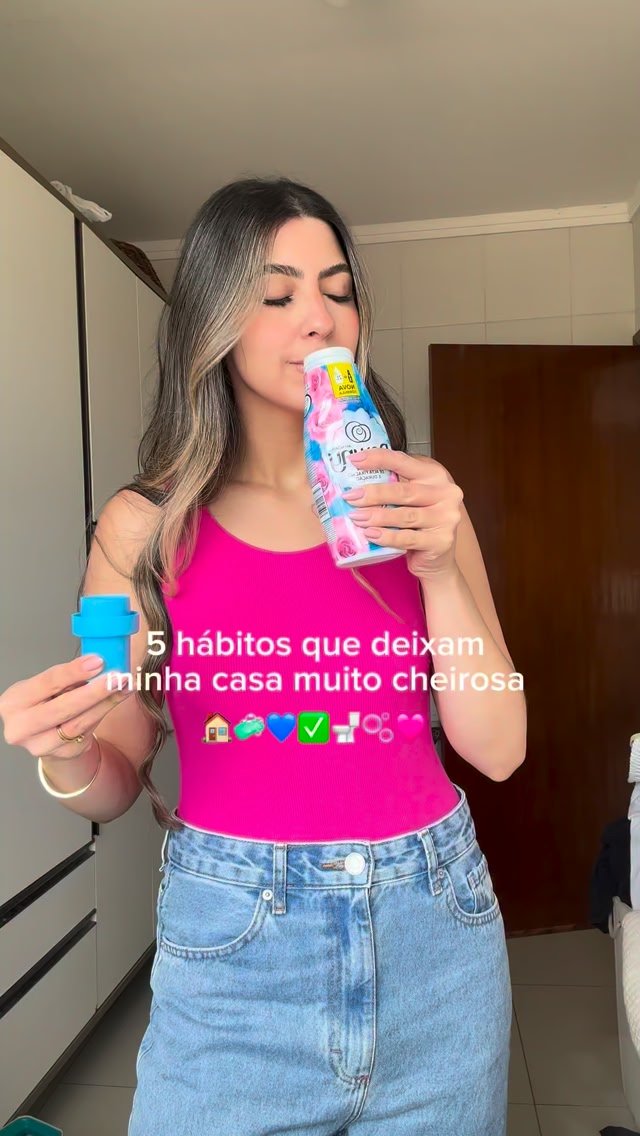 Antonella Vanoni Facebook ad: Downy Concentrado Brisa de Verão foi desenvolvido para…