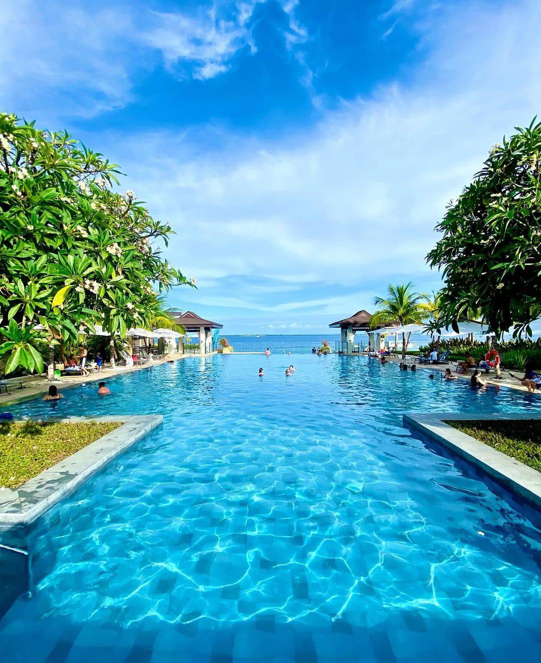 Crimson Resort and Spa Mactan Facebook ad