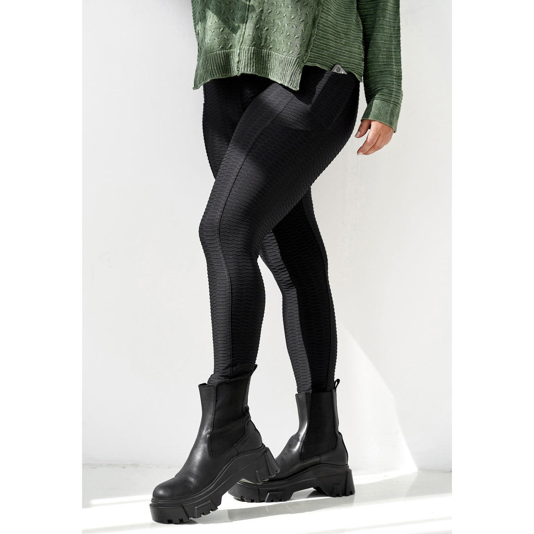 Kekoo Facebook ad: Discover fashion that celebrates your curves, Exclusively…