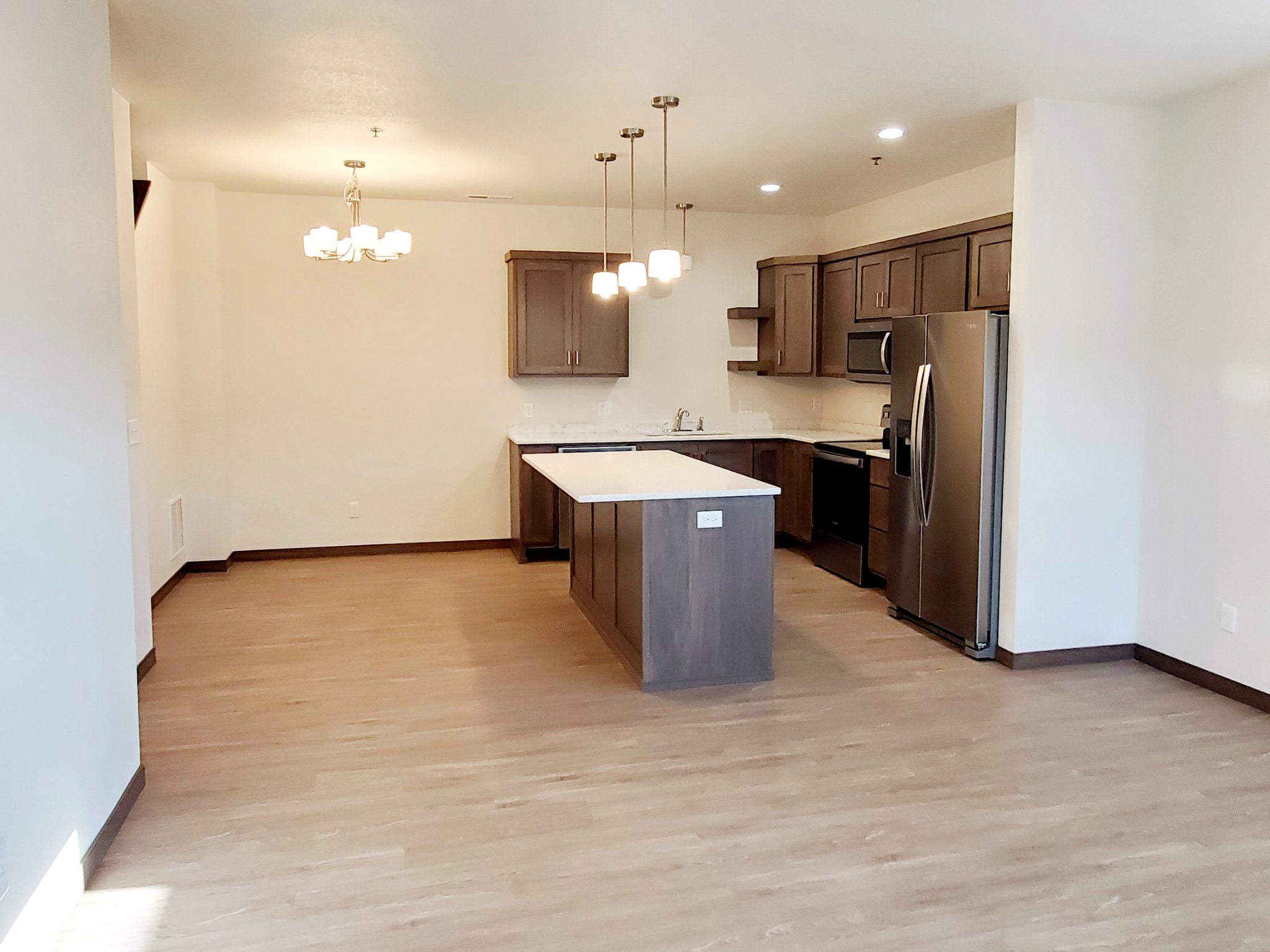 Derek Dame Facebook ad: 3 Beds 2.5 Baths Apartment