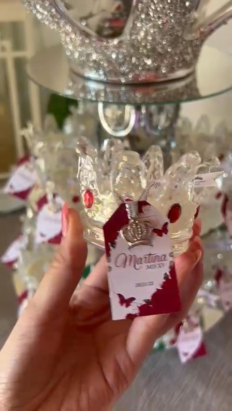 Home MyN Facebook ad: Coronitas personalizadas con vela