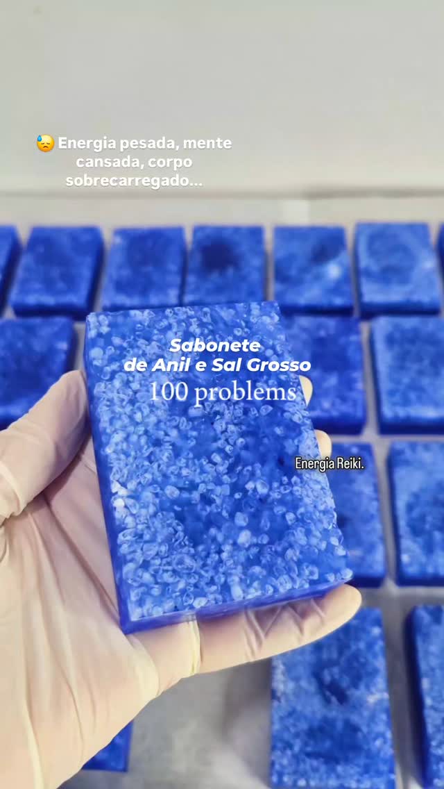 Aura da Lua Facebook ad: Você pode até continuar usando um sabonete comum…