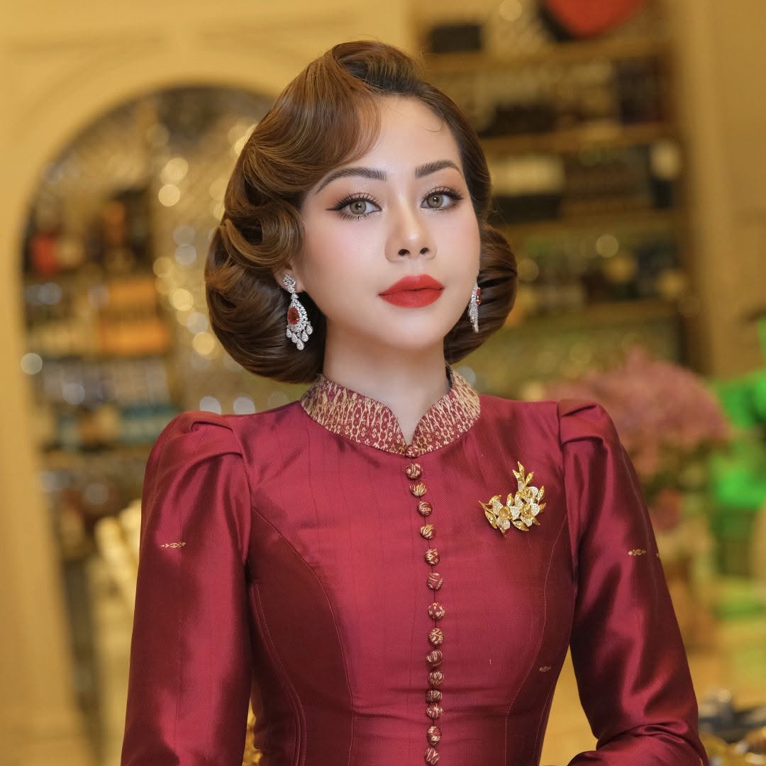 Bophakun Jewelry Co., Ltd - ហាងមាសពេជ្រ បុប្ផាគន្ធ Facebook ad: ហាងមាស ពេជ្រ បុប្ផាគន្ធ សូមស្វារគមន៍ ។ សូមមេត្តាចុច…