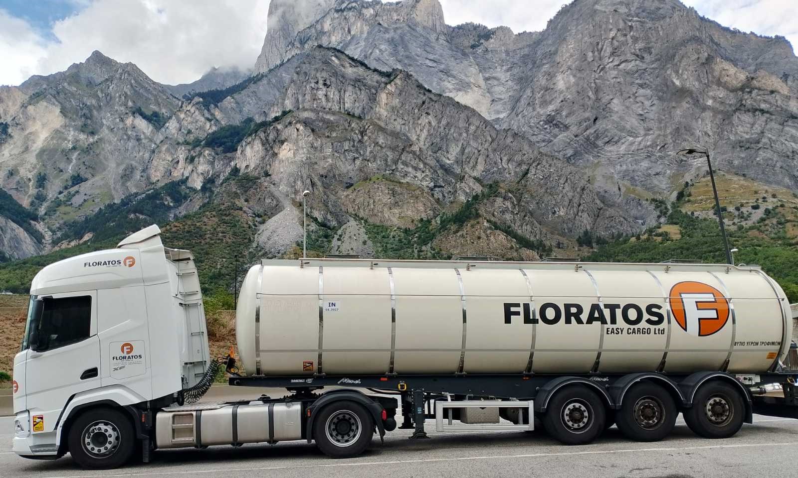 Floratos Cargo S.A. Facebook ad: Ζητούνται Οδηγοί Κατηγορίας CE, Βυτία Τροφίμων