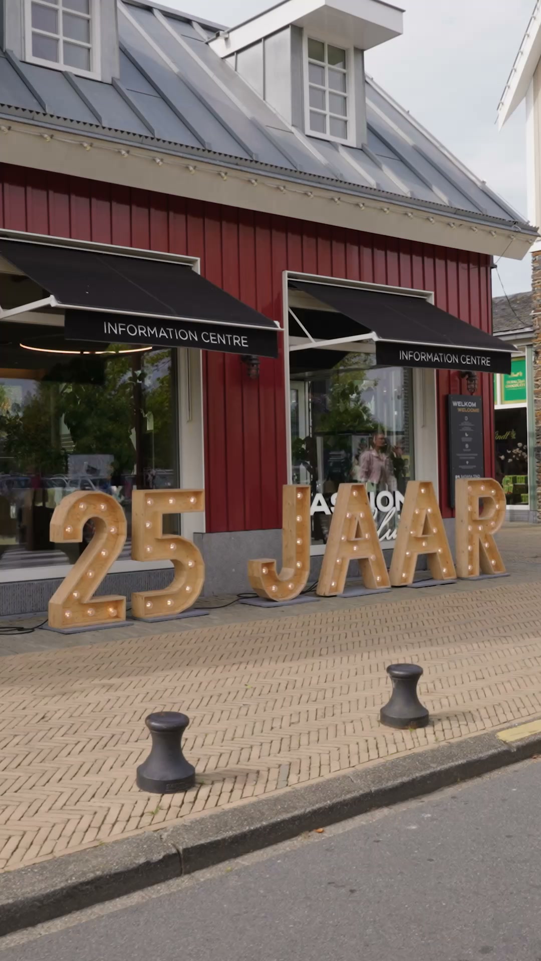 Batavia Stad Fashion Outlet Facebook ad: Batavia Stad is jarig!