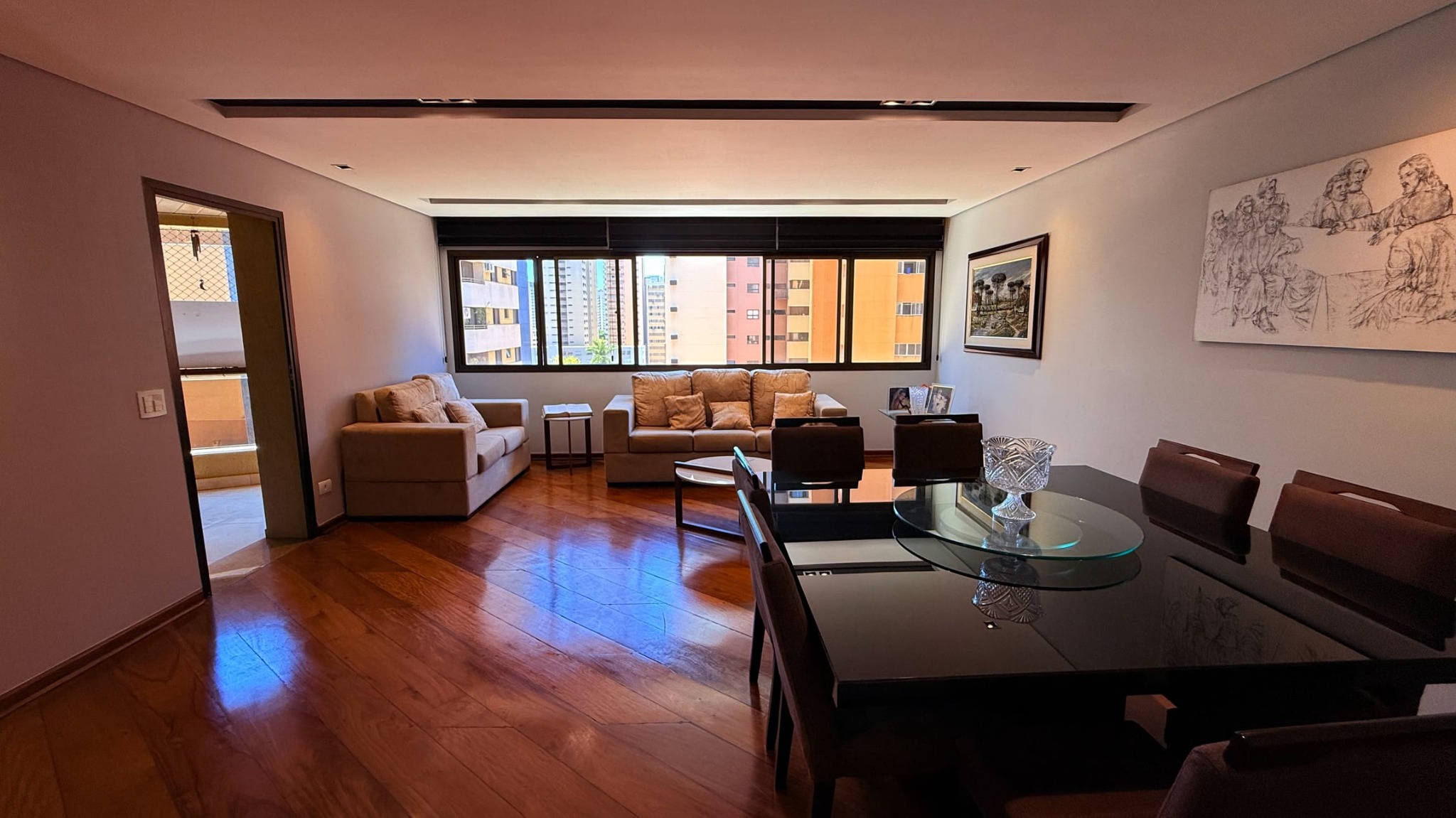 Imobiliária Geum Facebook ad: Apartamento amplo no Centro de Londrina