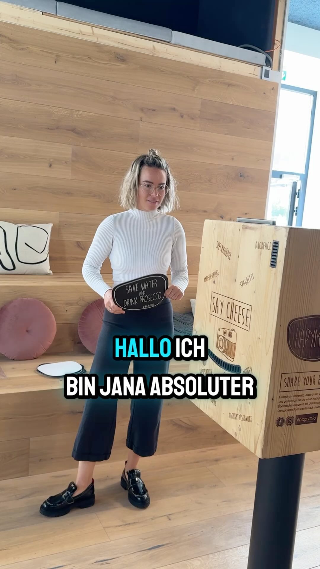 Hapymio Facebook ad: Jana‘s Erfahrung mit der Hapymio Fotobox bei ihrer…