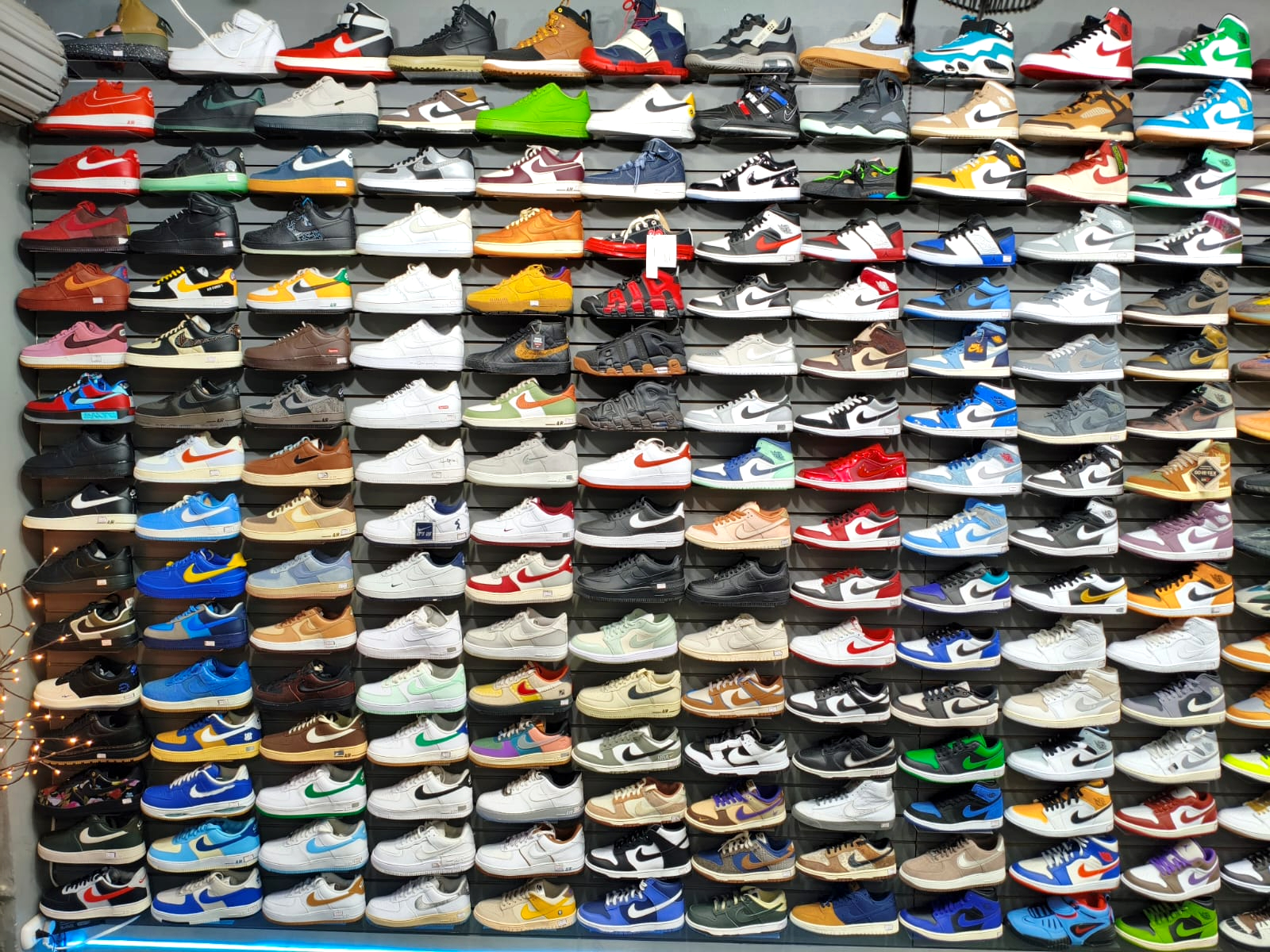 Calzado de Seguridad y Casual On The Go Facebook ad: ¡LOS TENIS Y BOTAS QUE QUIERES ESTÁN EN…