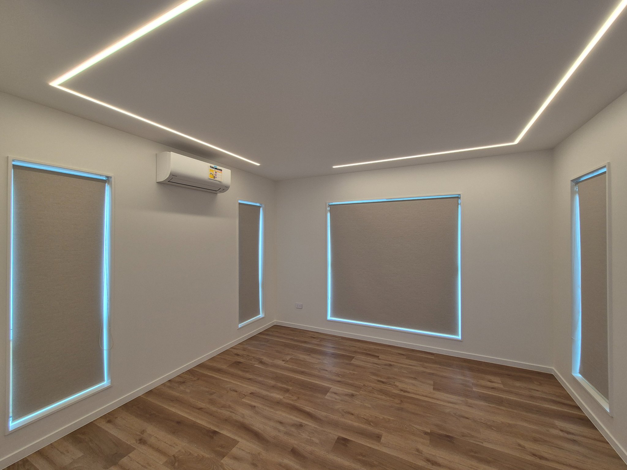 Blinds Hub NZ Facebook ad: Custom-Made Thermal Roller Blinds, Factory Direct Prices