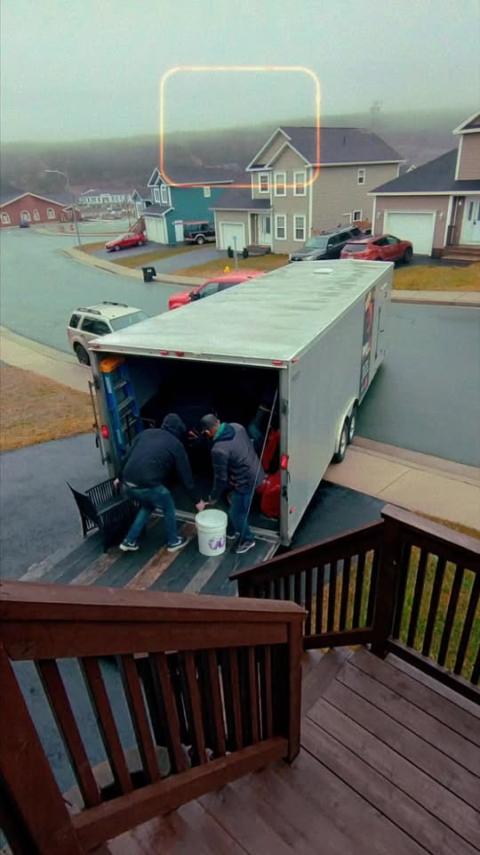 Movers NL Facebook ad: No matter the distance. No matter the size. MoversNL gets…