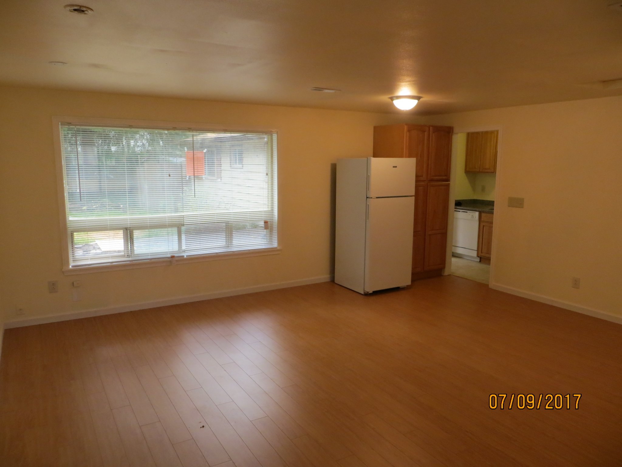 Bill Deng Facebook ad: 2 Beds 1 Bath Townhouse