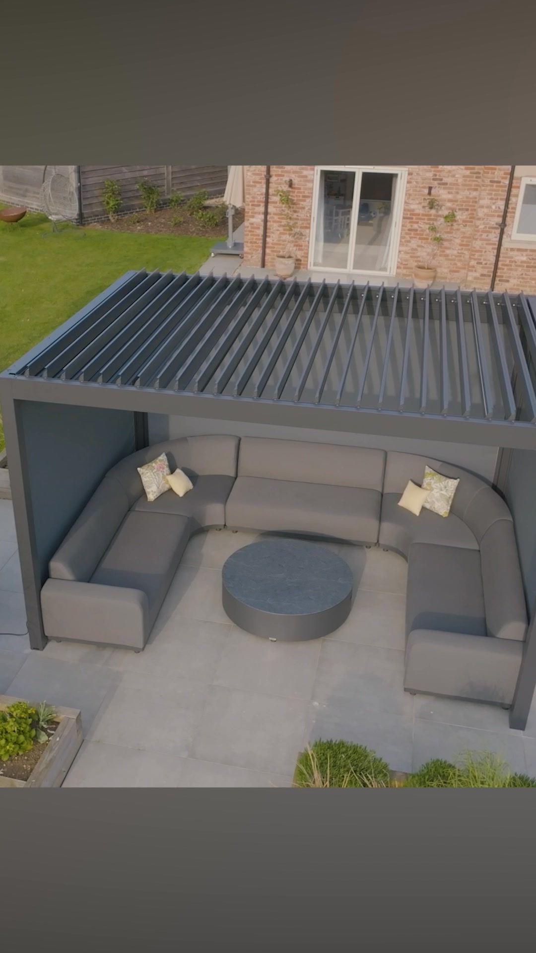 Harbour Lifestyle Facebook ad: Smart Shade Instantly