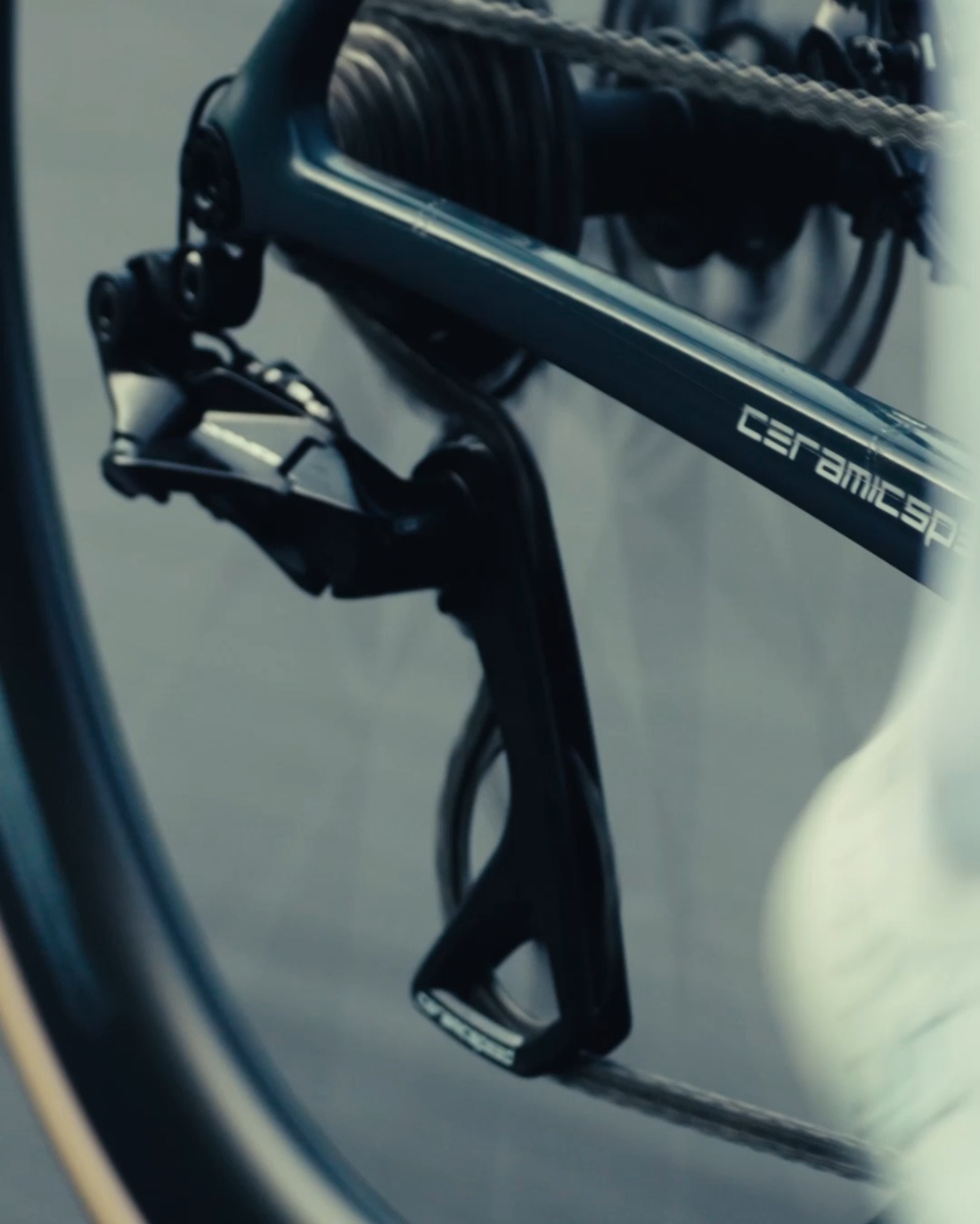 CeramicSpeed Facebook ad: Engineered for smooth performance