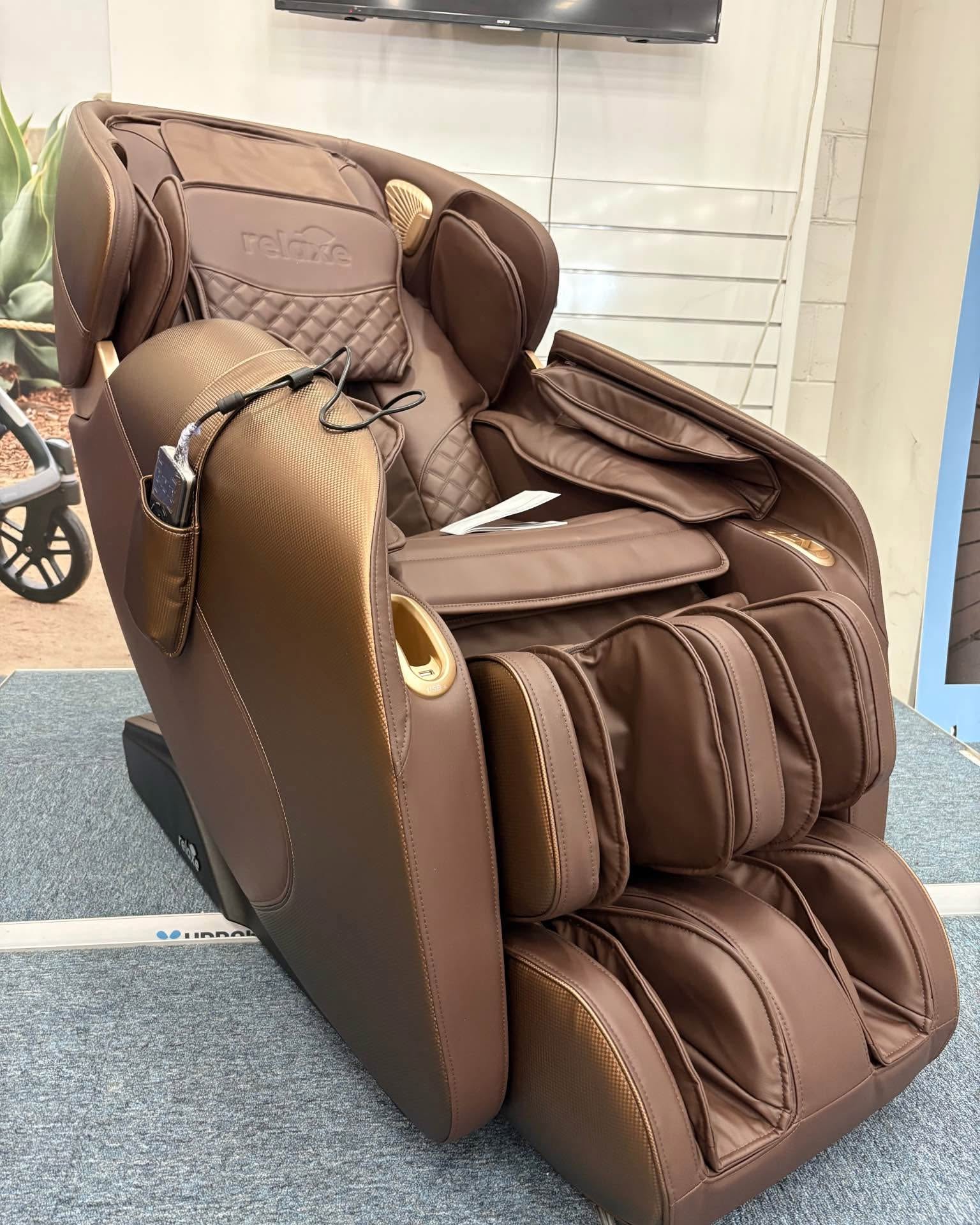 Qiyun Wang Facebook ad: Relaxe Zero-Gravity Shiatsu Massage Chair With Heating…