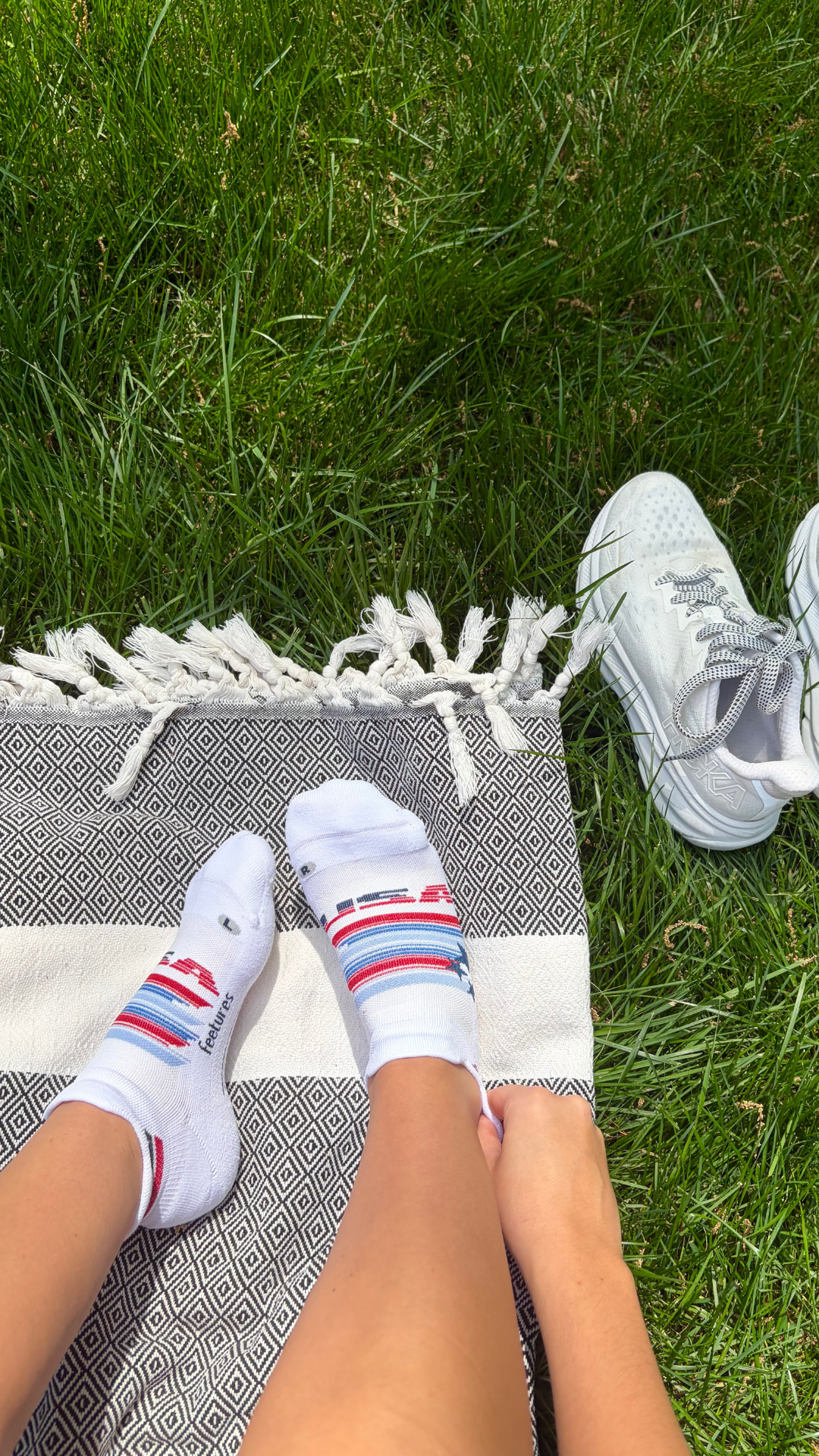 Feetures Facebook ad
