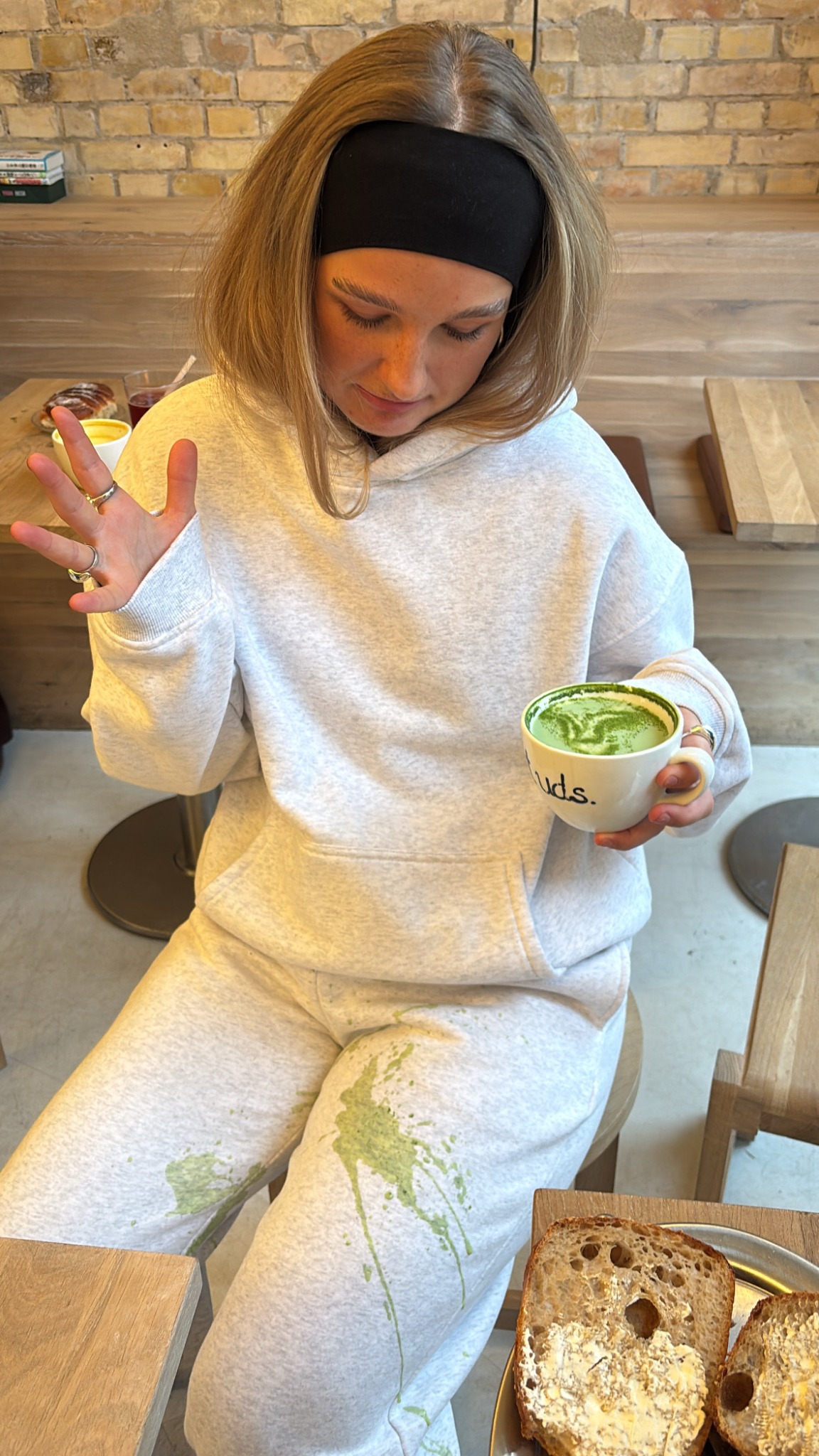 Dinvintageshop Facebook ad: Se vores sweat collection her
