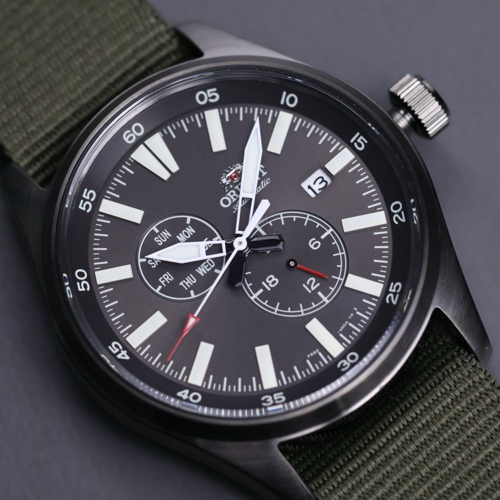 Relojoaria JJ 3 Facebook ad: O Orient Defender RA-AK0403N30B é a interpretação…