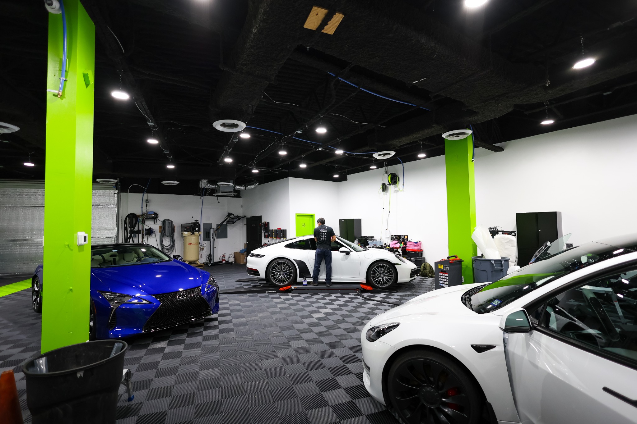 Vivë Auto Detailing Facebook ad from May 14, 2025