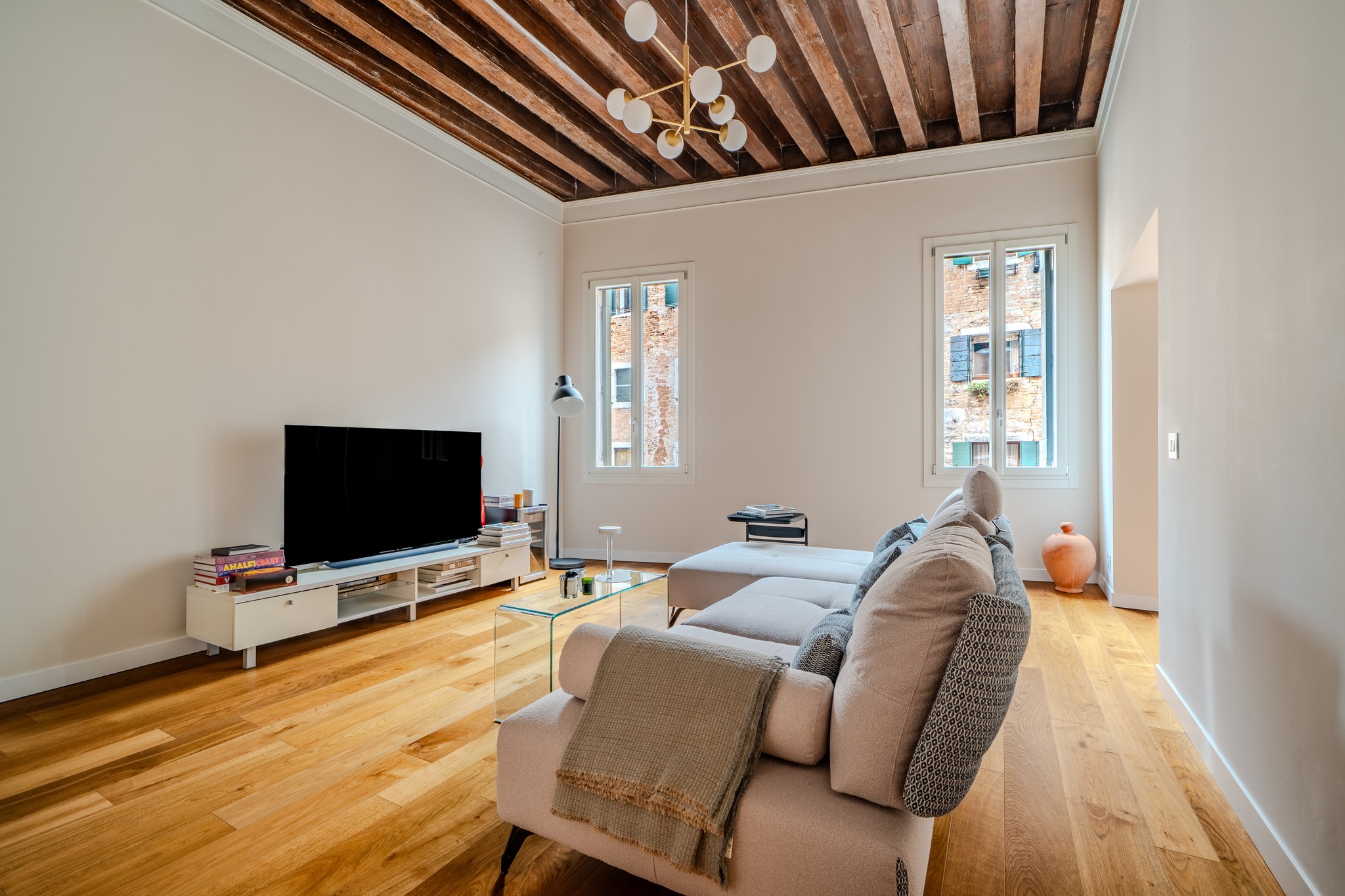 EV Venezia Facebook ad: Residenza Rialto Vivere Venezia dall’acqua, senza…