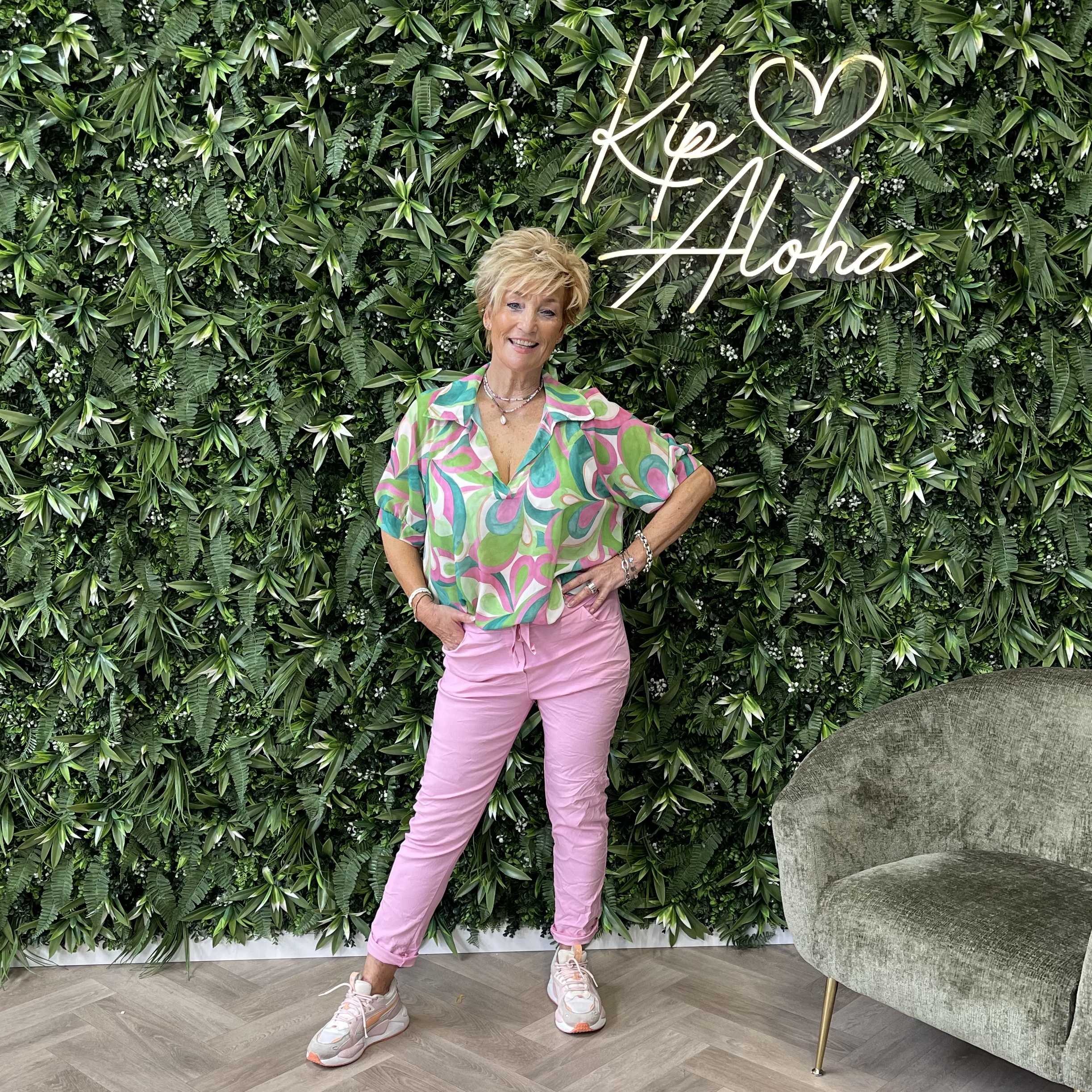 Kip Aloha damesmode Facebook ad