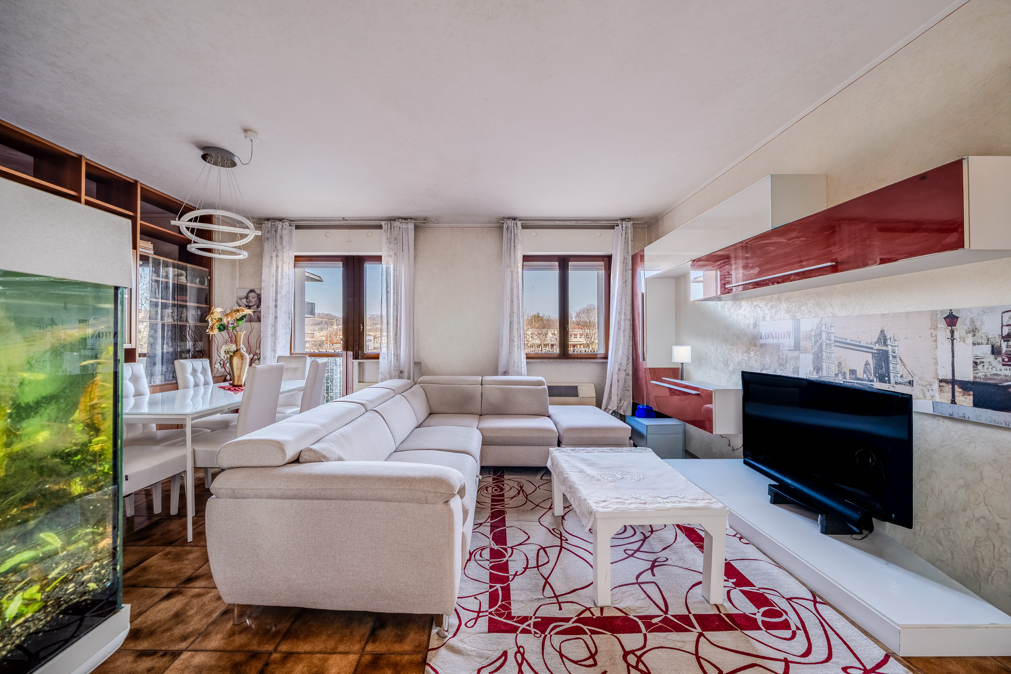 EV Treviso Facebook ad: Elegante appartamento a Giavera del Montello con ampie…
