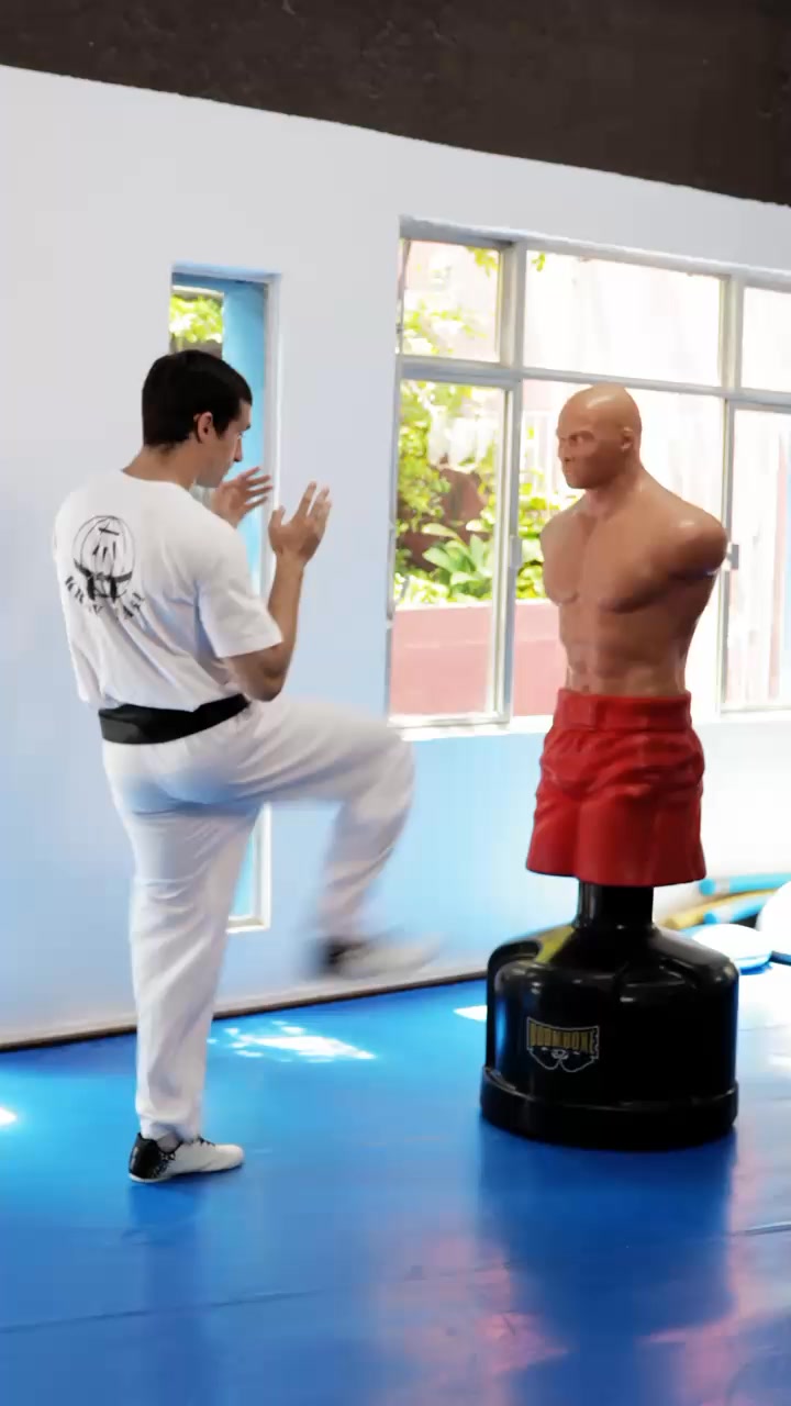 Academia Top Defense Facebook ad: Visitar Perfil