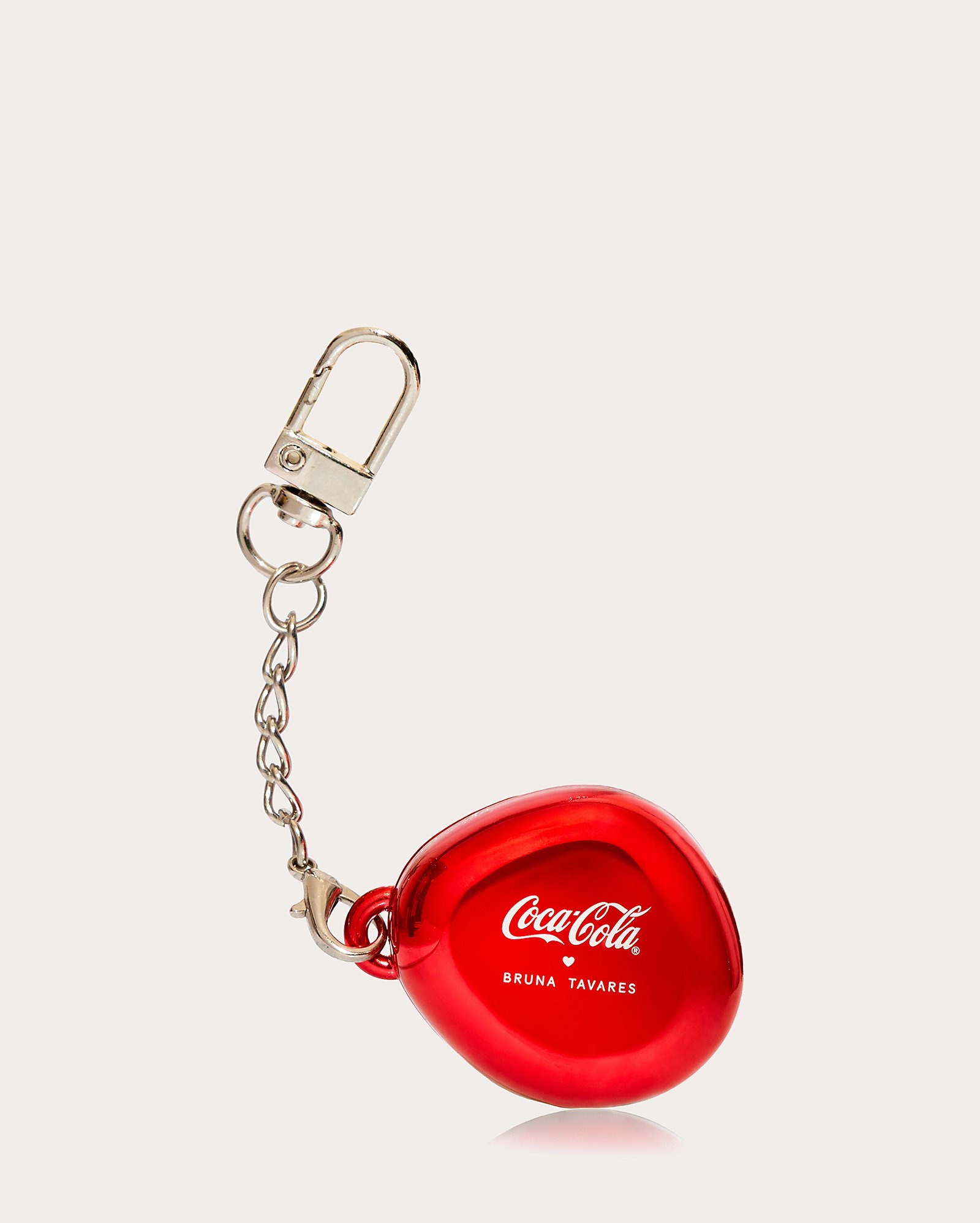 Riachuelo Facebook ad: Balm labial Coca-Cola Pop Charm 0,7g | Bruna Tavares