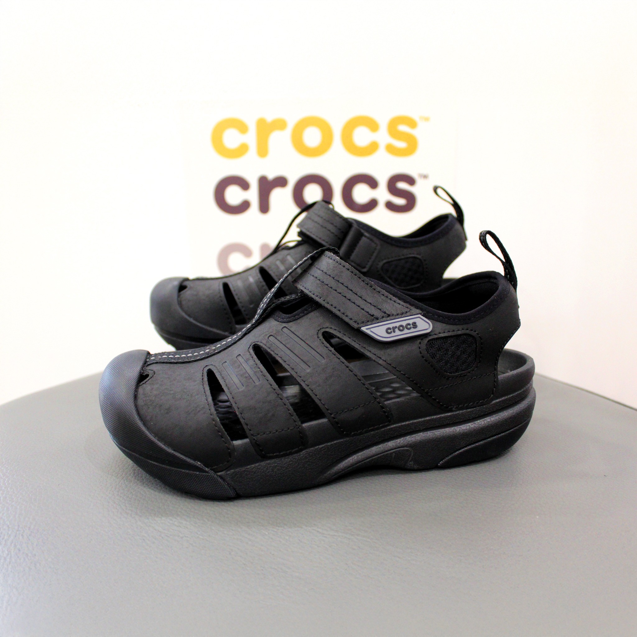 Crocs Facebook ad: ¡Luce increíble y siéntete cómodo!