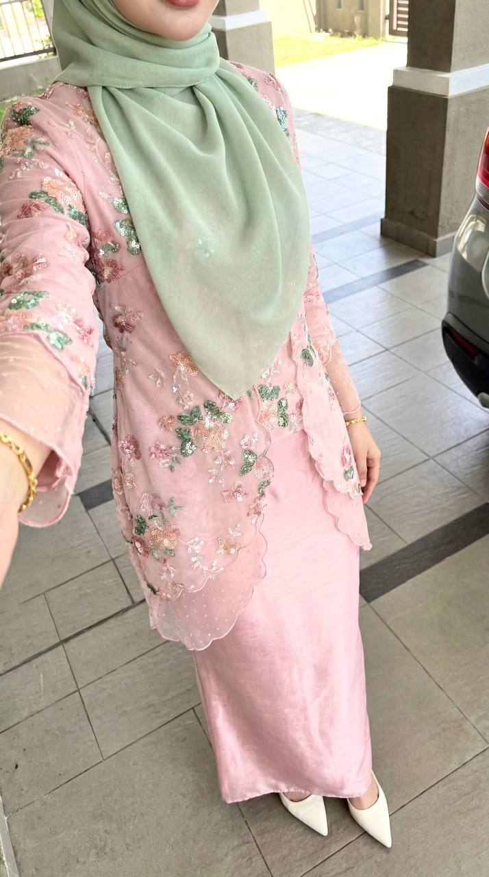 Heartwork Facebook ad: Susahnya nak move on tengok baju kurung ni!