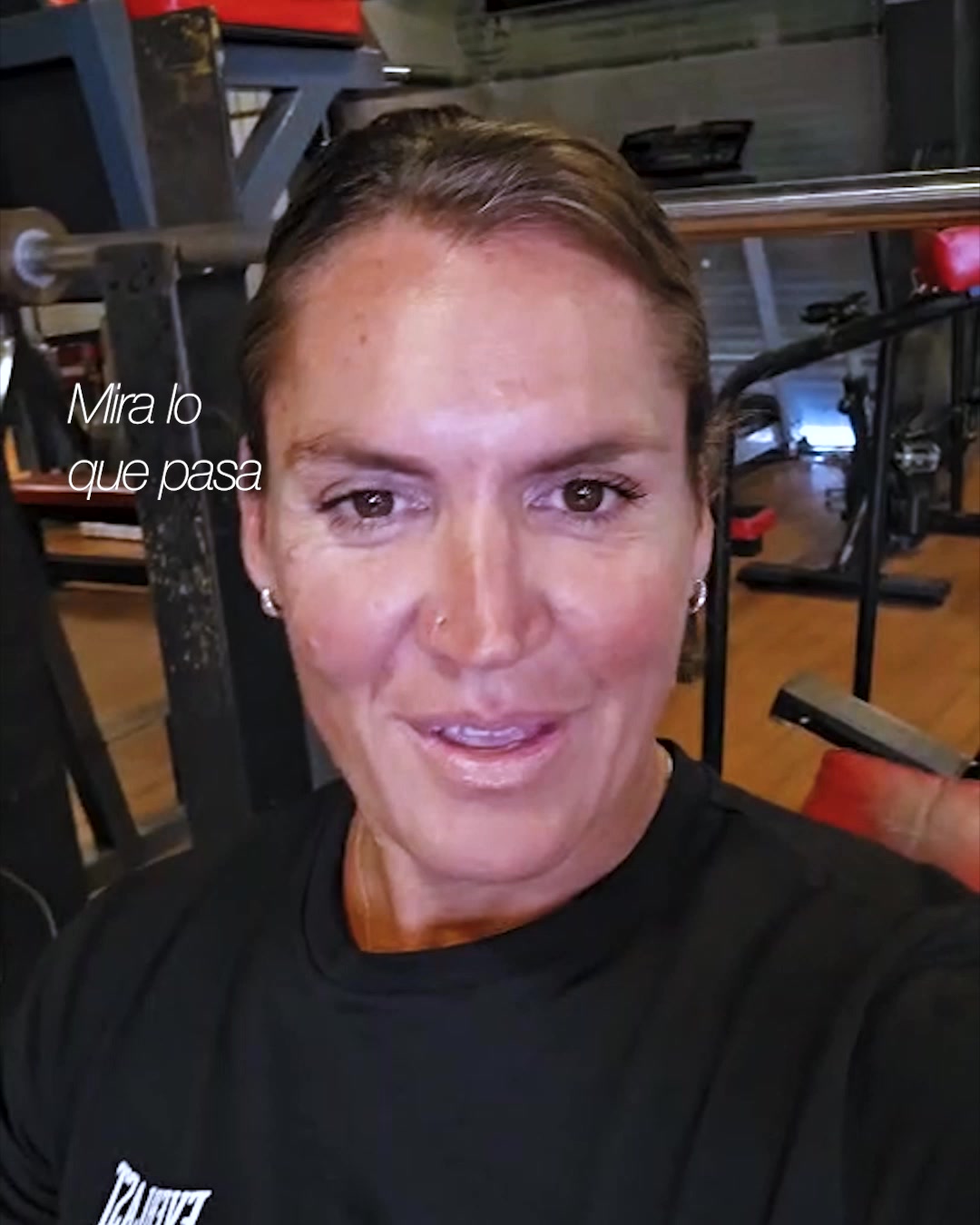 Analia Galeano Facebook ad: Chat in Instagram