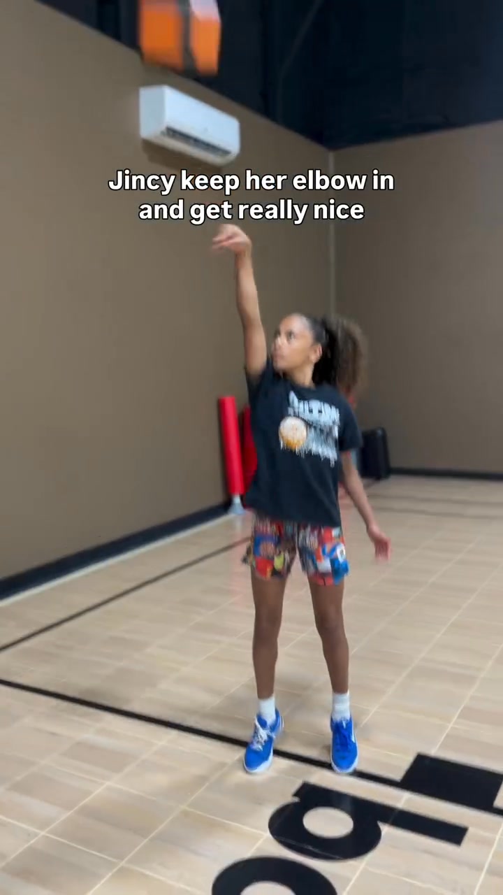 FORM Basketball Facebook ad: Train Like a Pro, with FORM!