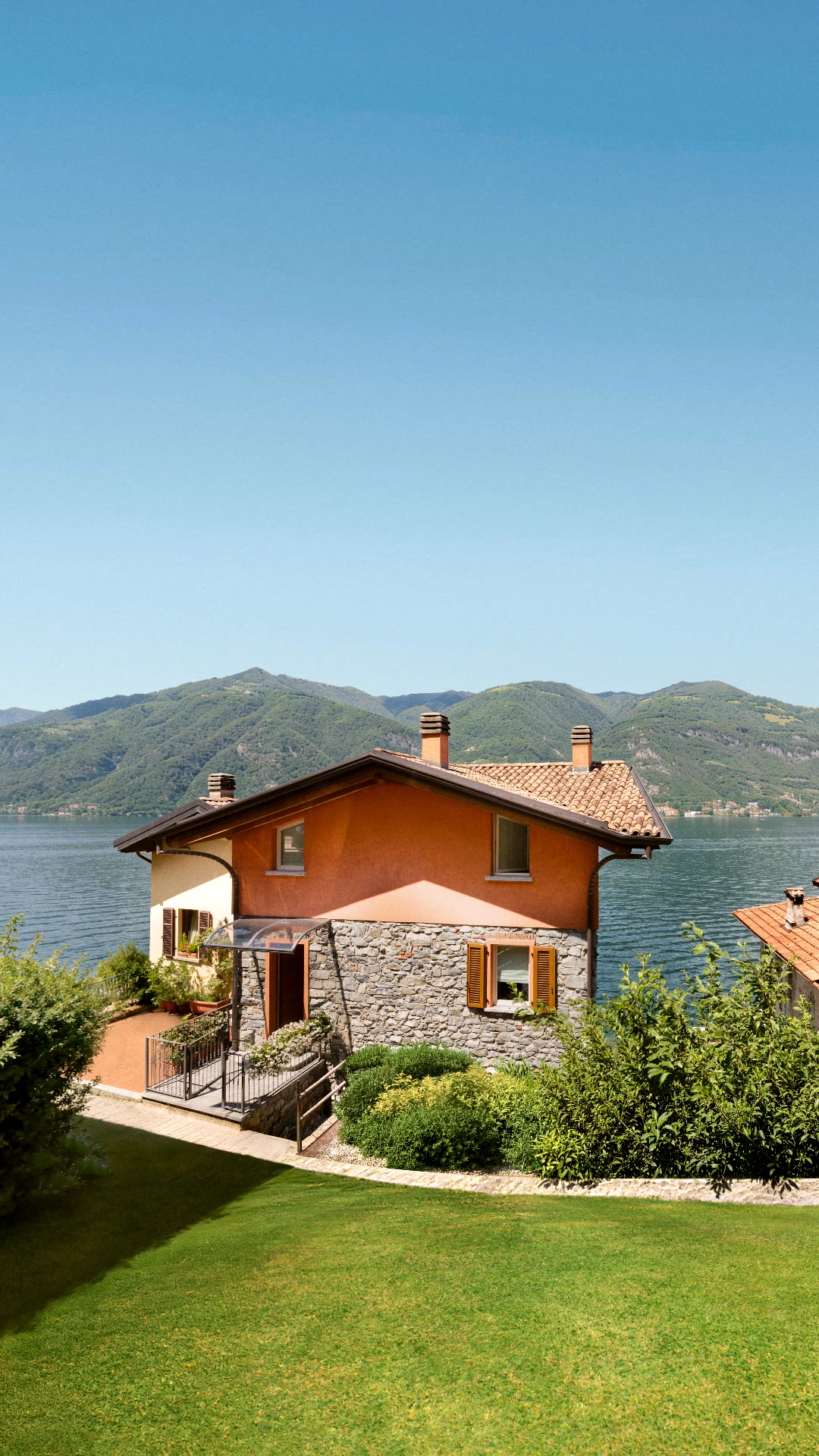 Airbnb Facebook ad: Tuto: la vie de chateau