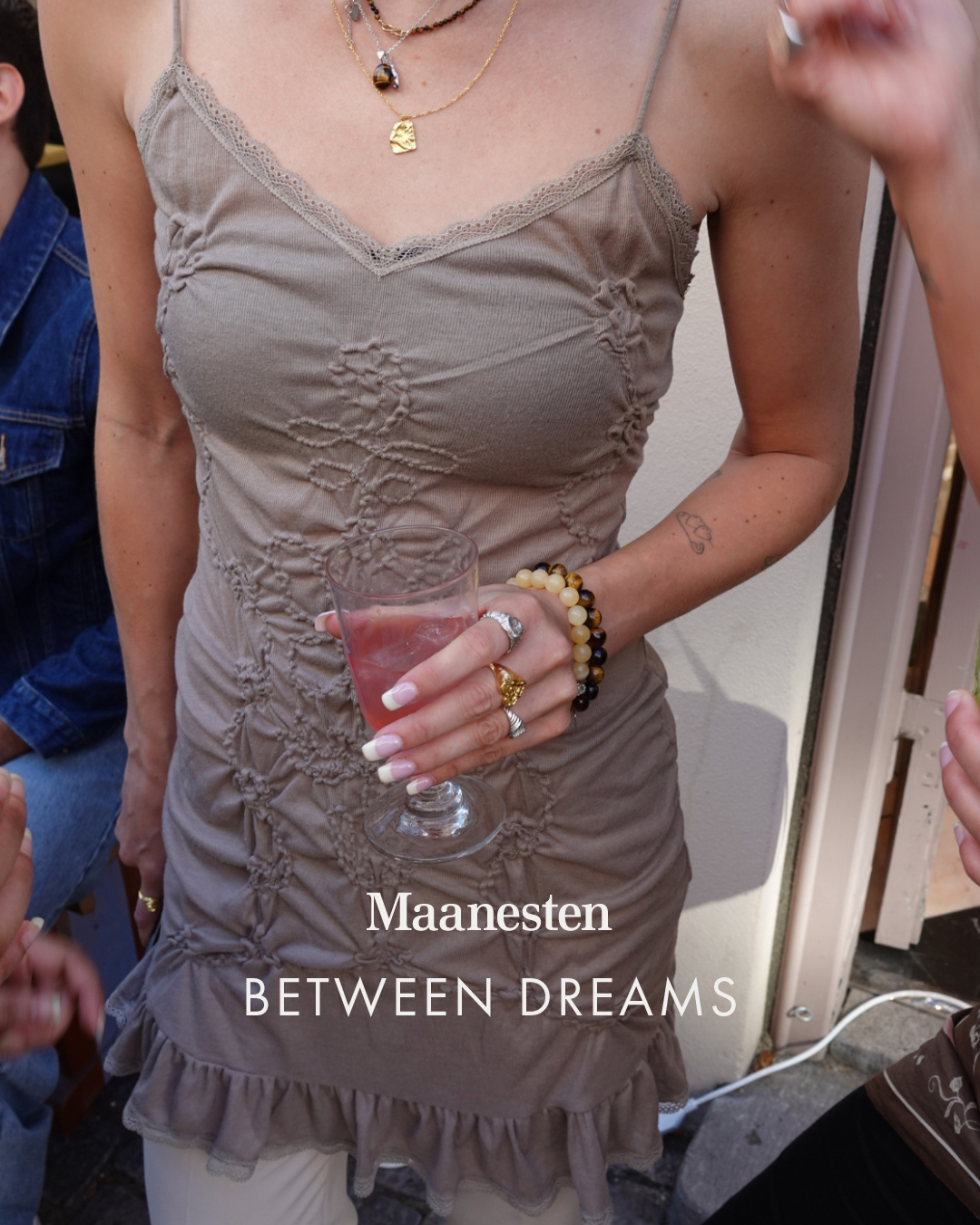 Maanesten Facebook ad: Nye accessories til AW