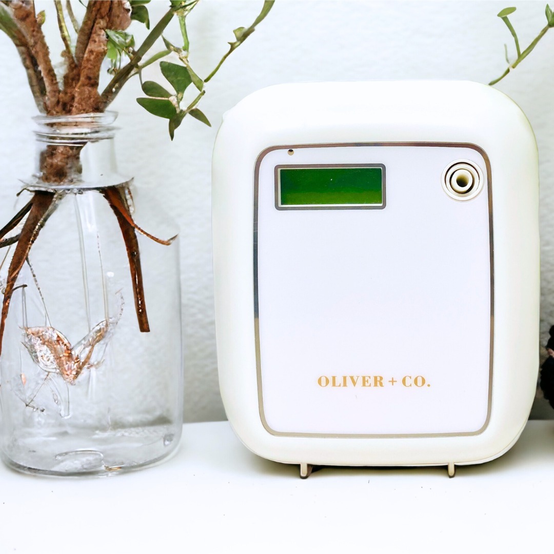 Oliver Fragrance Company Facebook ad: Luxe Oil Subscription