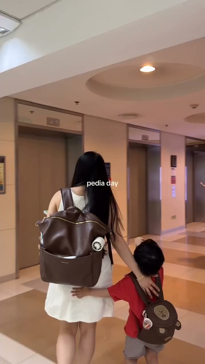 Supermama Lab Facebook ad: Travel Light, Travel Right