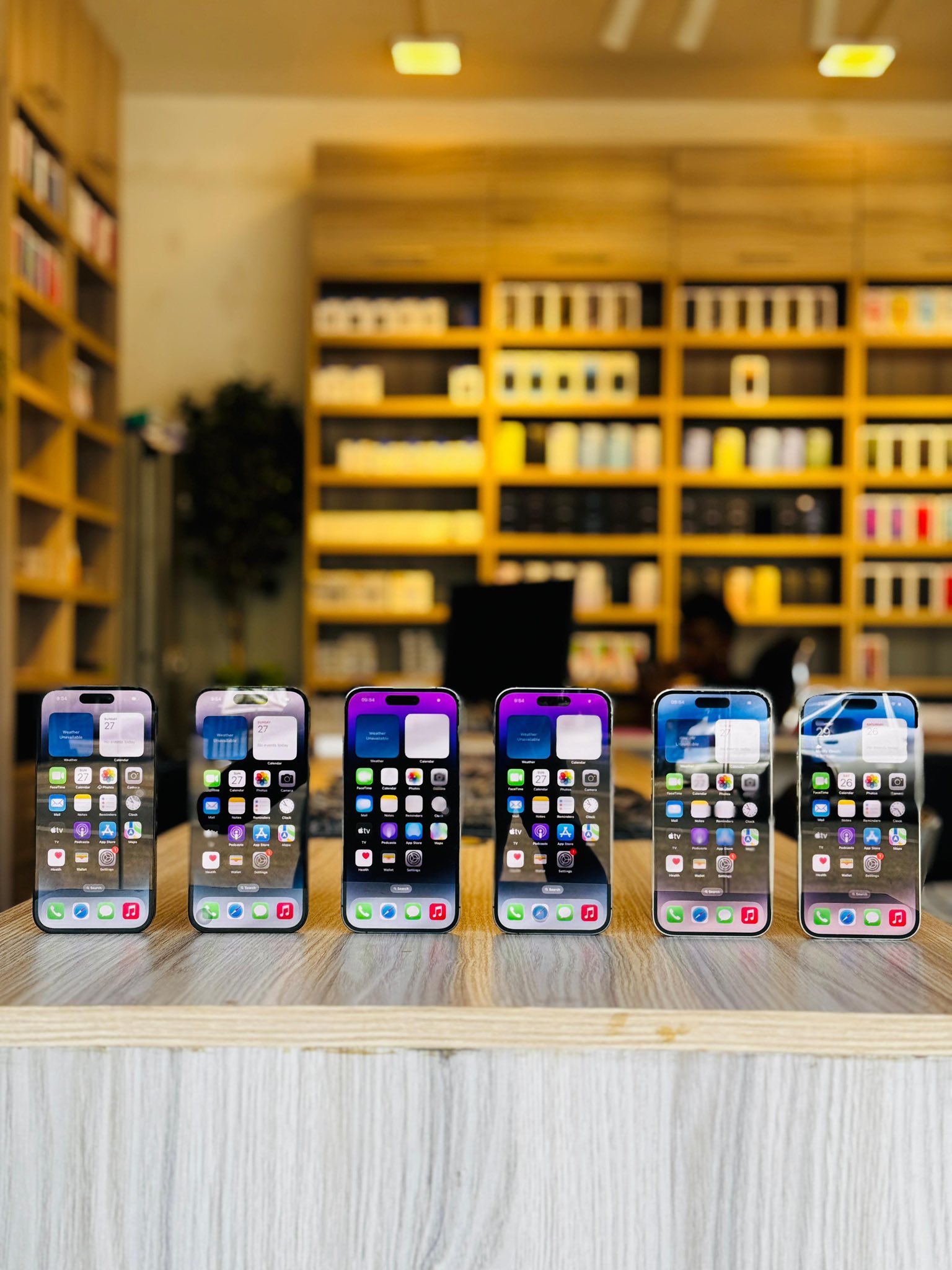 Shan Mobiles - iPhone Store Facebook ad: Time Offer P1+ Trading Stock
